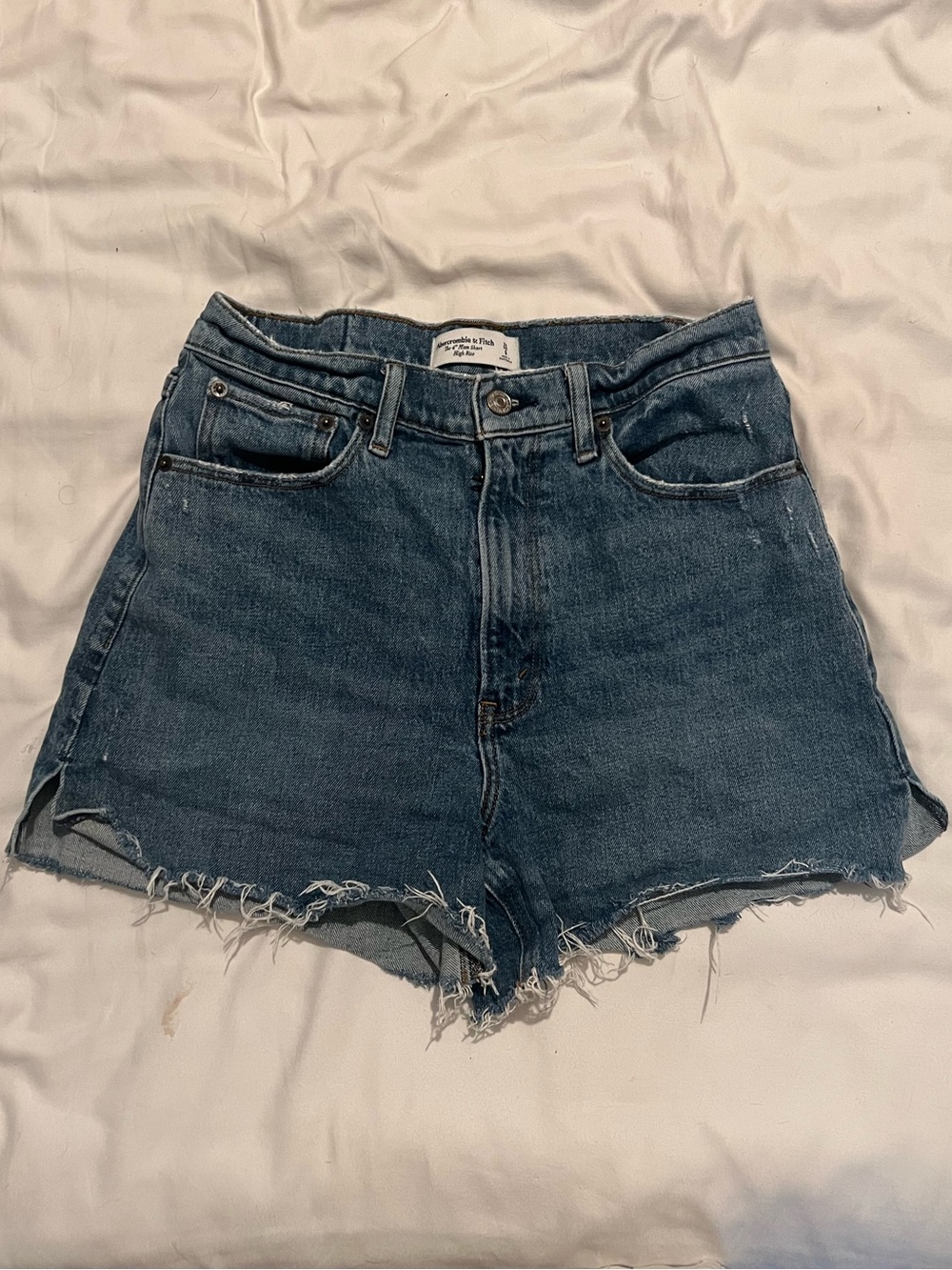 Abercrombie 4 inch high rise mom short